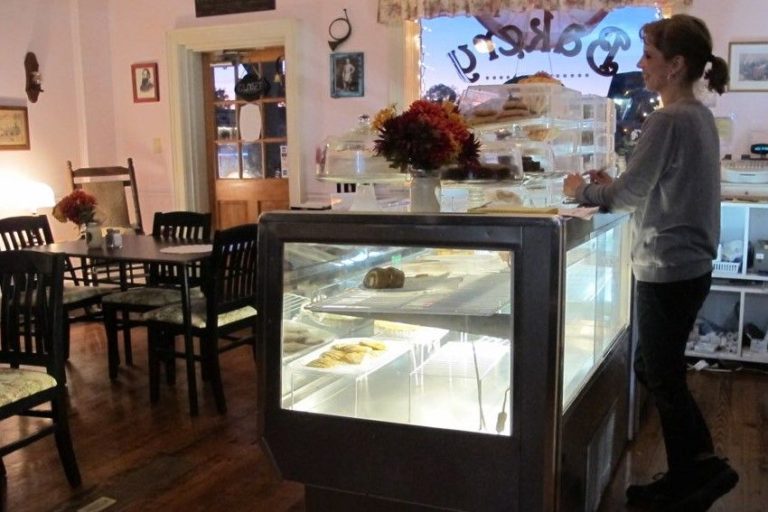 小乙usiness spotlight the historical homemaker bakery and cafe