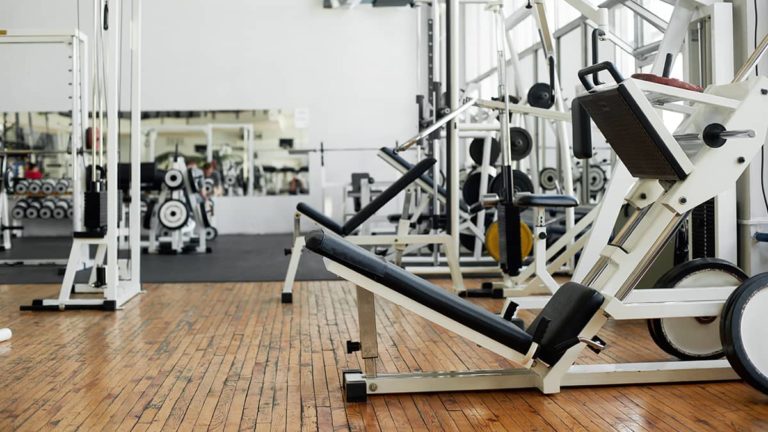 健身房的各种各样的东西