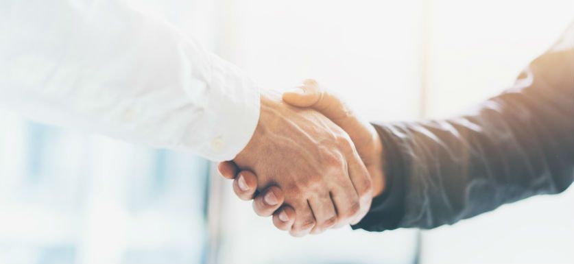 创建一个员工推荐计划，这样可以雇佣更多更好的员工。