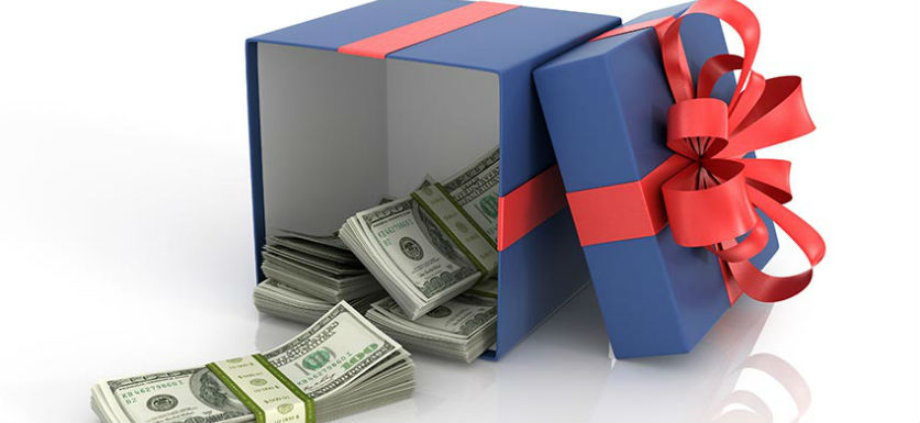 当你给雇员补充工资时，你可以增加工资总额。